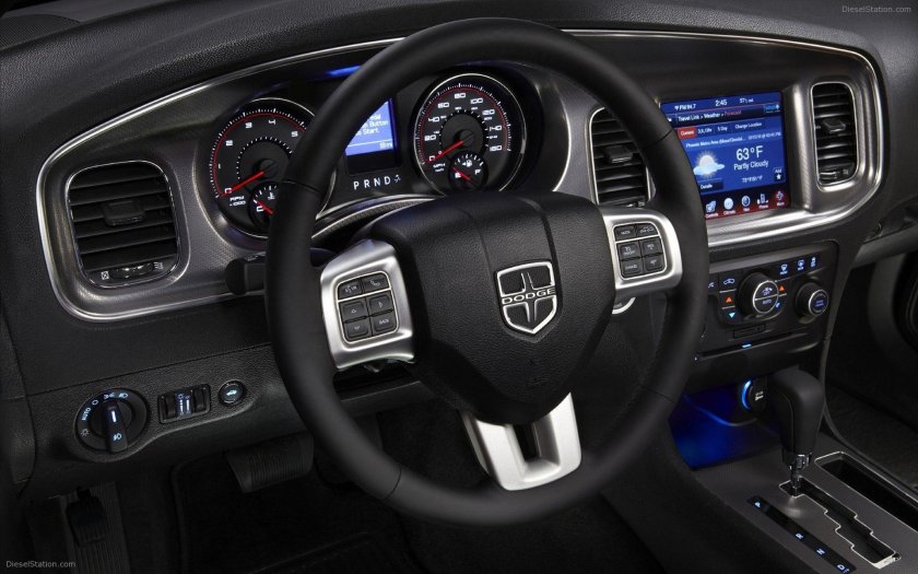 Додж Чарджер 2012