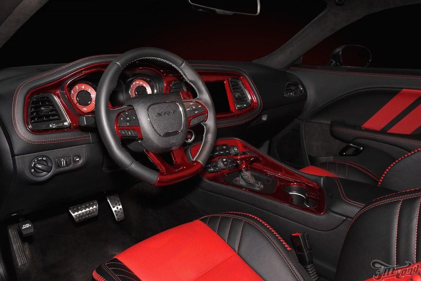 Dodge Challenger Hellcat 2020 салон