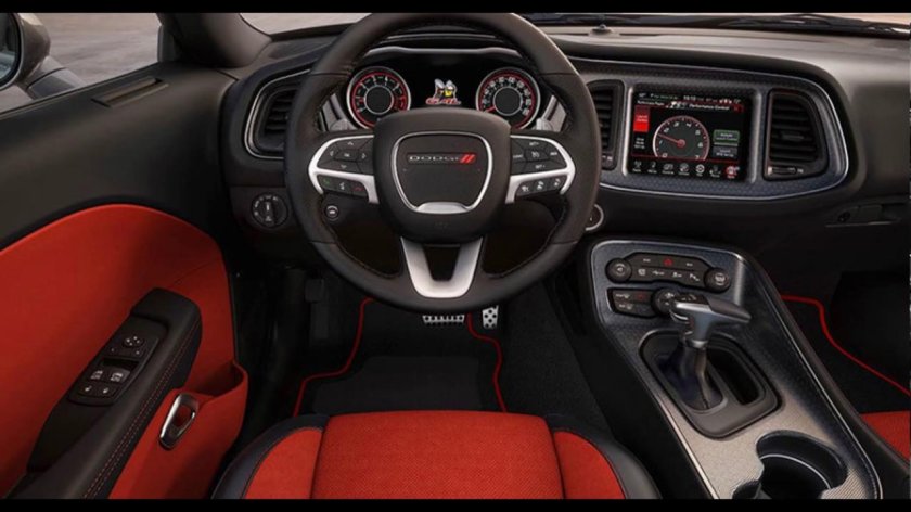 Dodge Challenger 2022 салон