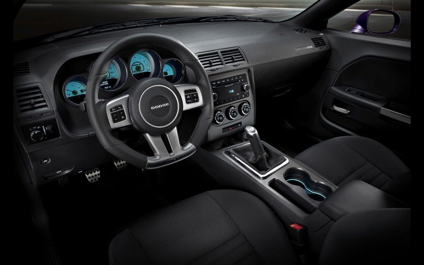 Dodge Challenger 2014 салон