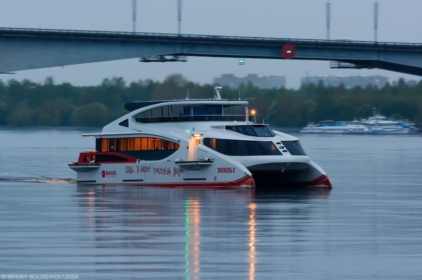 Скоростной катамаран