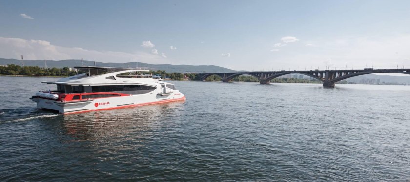 Катамаран на Енисее