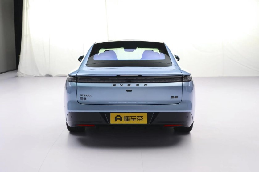 Zeekr 001 2024 седан DBL cpflb