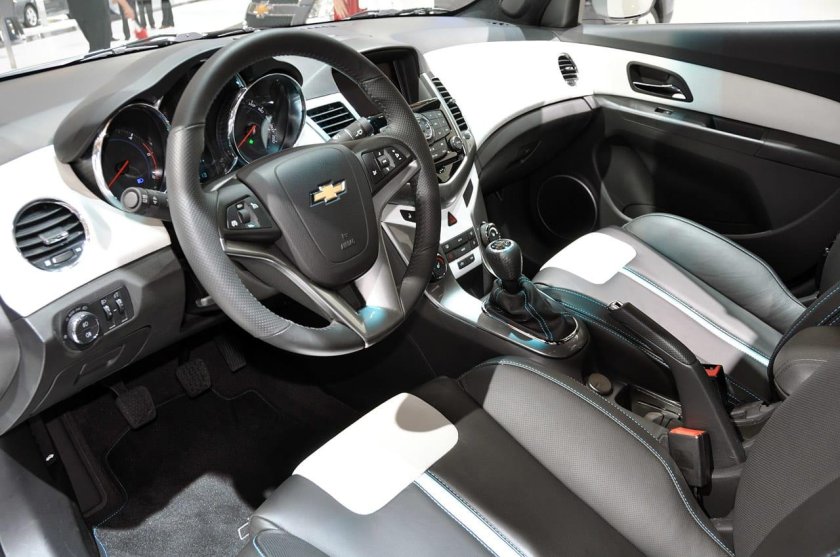 Chevrolet Cruze 2010 салон