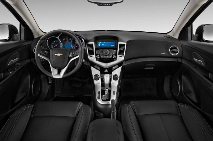 Шевроле Круз 2014 седан салон