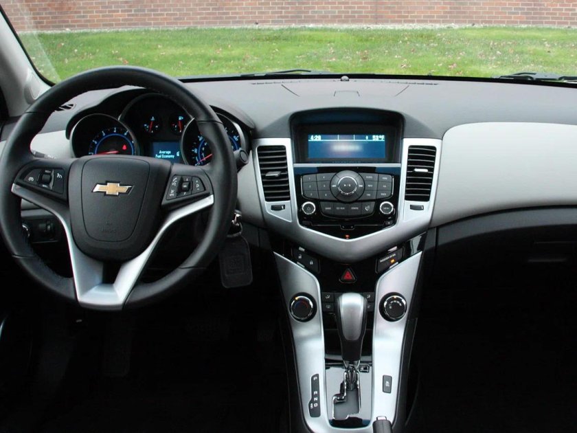 Шевроле Круз 2011 год салон