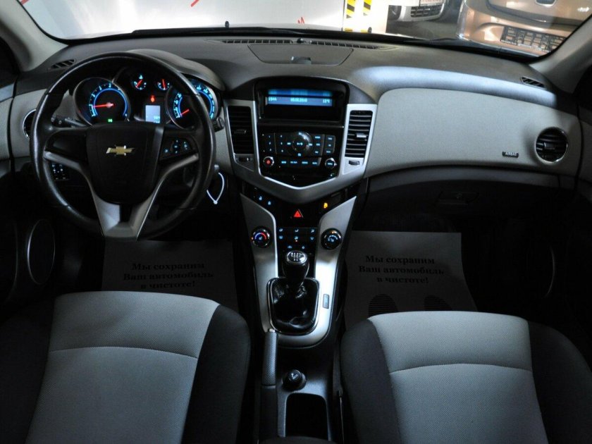 Салон Шевроле Круз 2012 седан