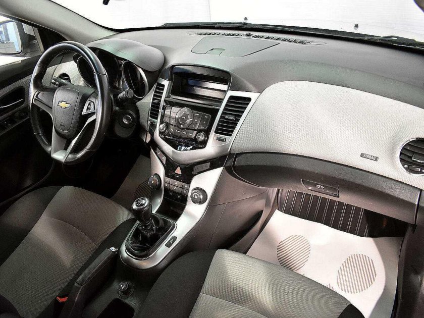 Салон Шевроле Круз 2012 седан