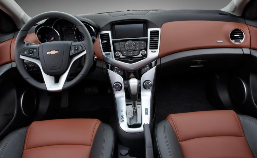 Салон Шевроле Круз 2012 седан