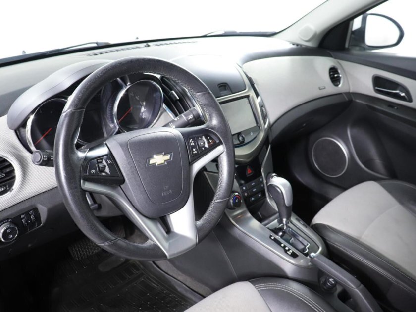 Шевроле Круз 1.6 салон