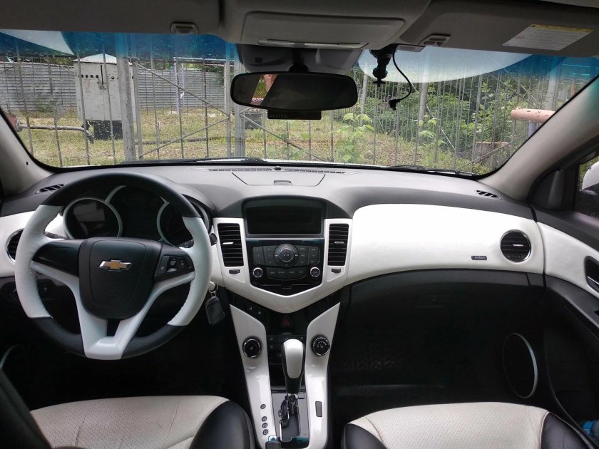 Chevrolet Cruze белый салон