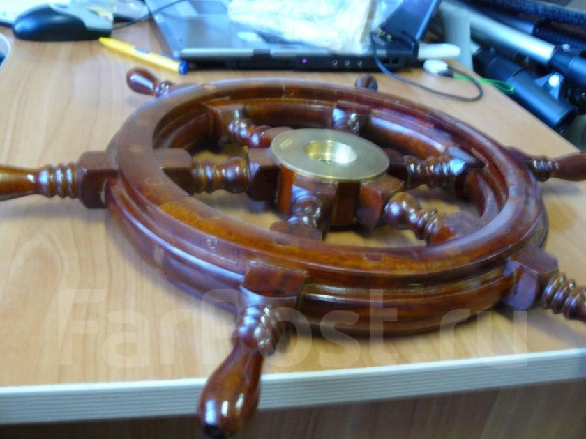 Штурвал для катера красное дерево