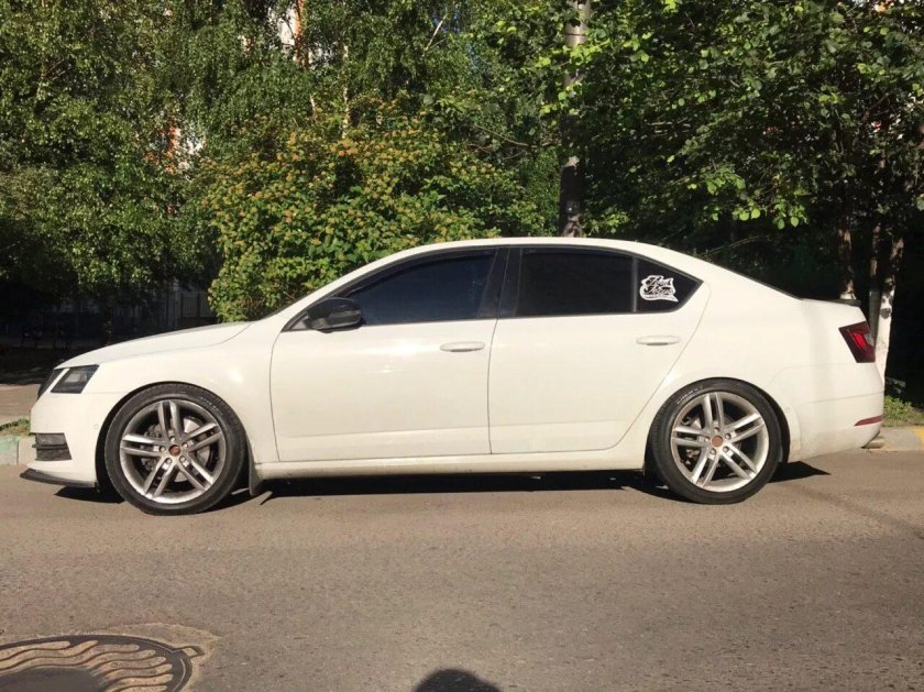 Skoda Octavia a7 белая r18