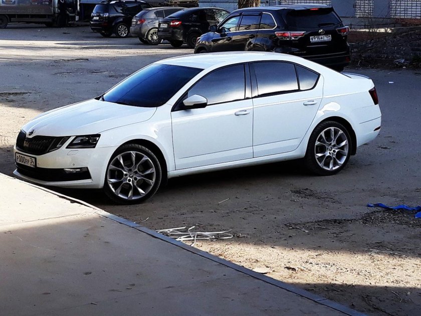 Skoda Octavia a7 белая r17