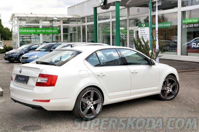 Skoda Octavia a7 белая r18