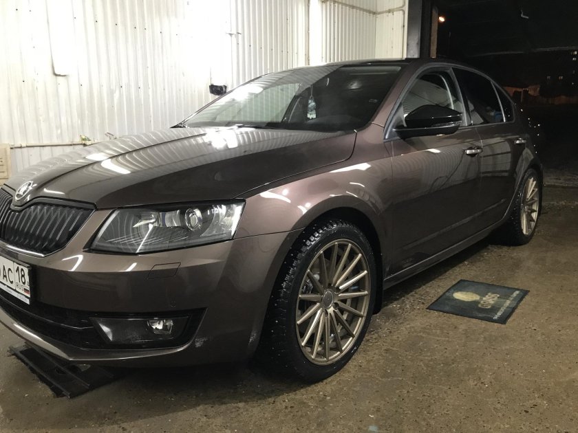 Skoda Octavia a7 Brown