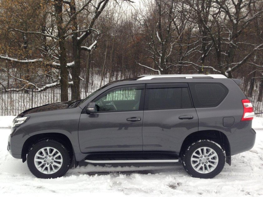 Toyota Land Cruiser Prado серый