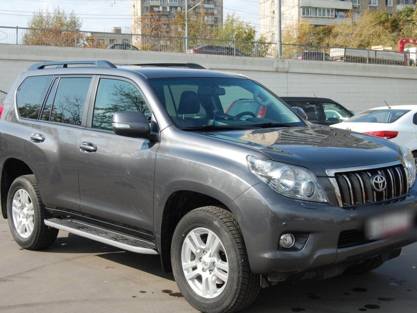 Toyota Land Cruiser Prado серый