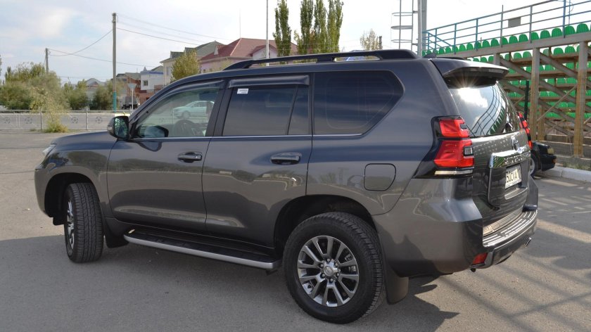 Toyota Land Cruiser Prado серый