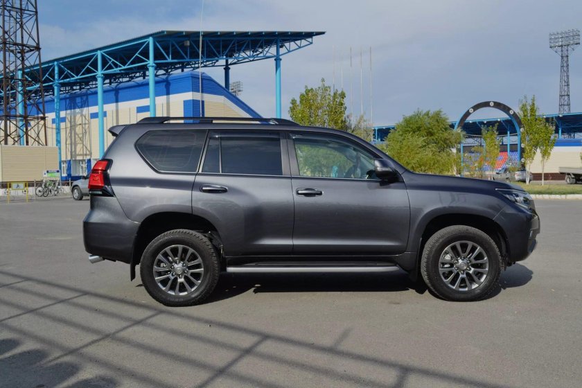 Toyota Land Cruiser Prado 2020 серый