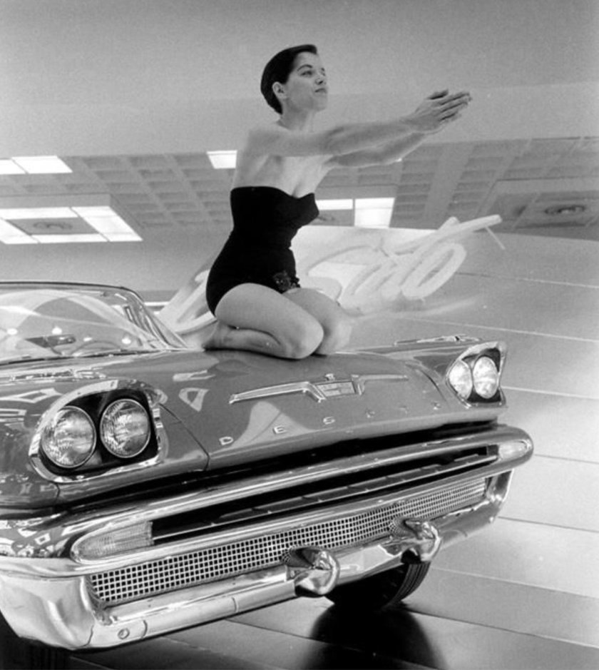 Девушки и автомобили