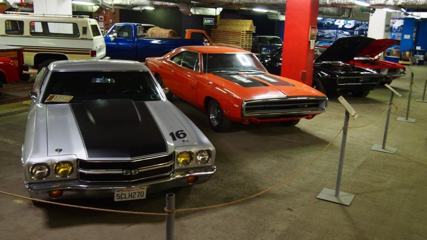 Музей ретро автомобилей в Санкт-Петербурге Питерлэнд