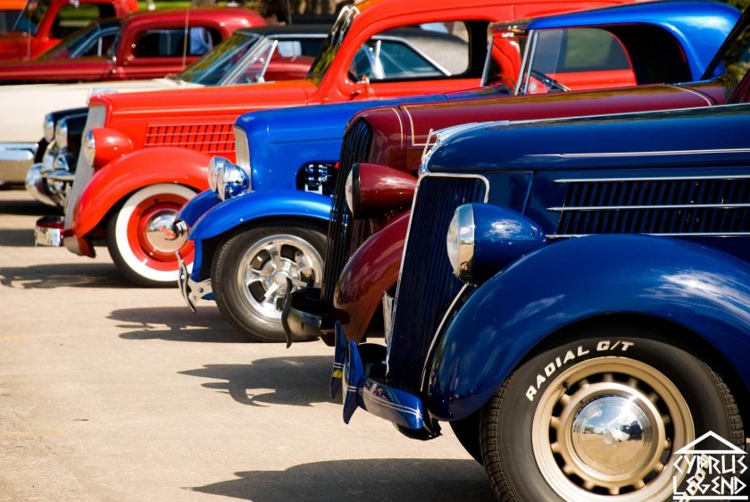 Выставочные ретро автомобили