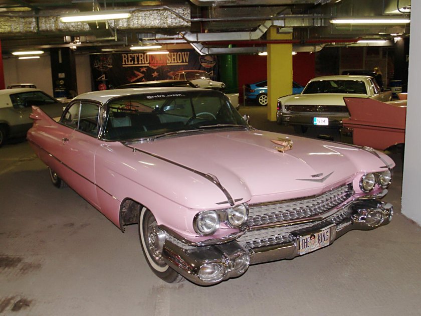 Музей ретро автомобилей в Санкт-Петербурге Питерлэнд