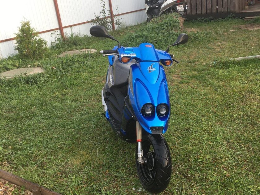 Скутер derbi Hunter