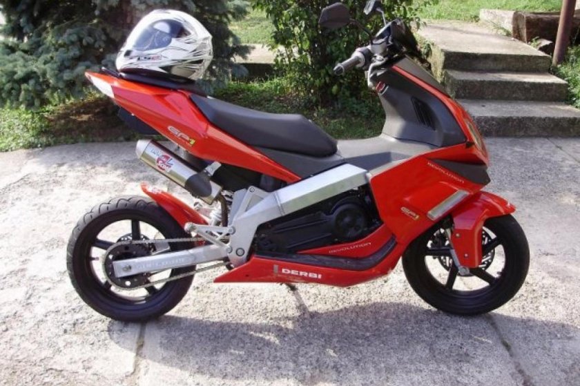 Скутер дерби gp1 50