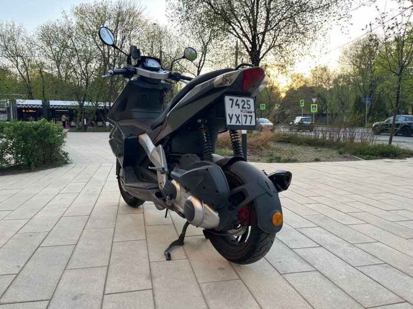 Априлия 850 максискутер