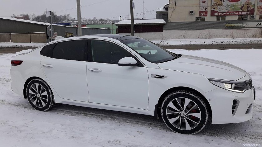 Kia Optima белая