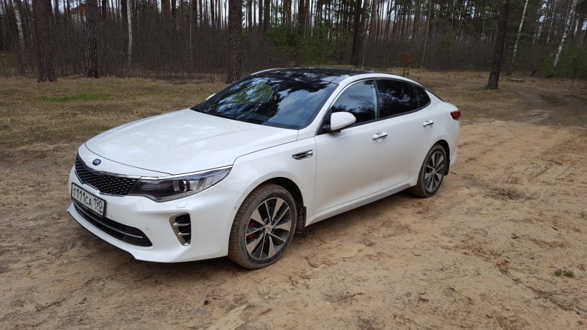 Kia Optima белая