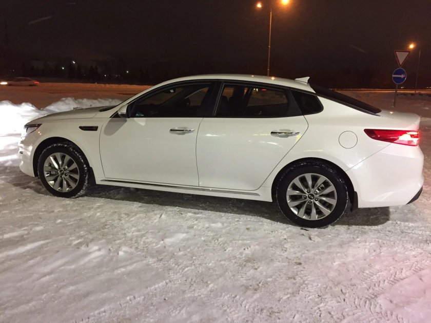 Киа Оптима белая зима