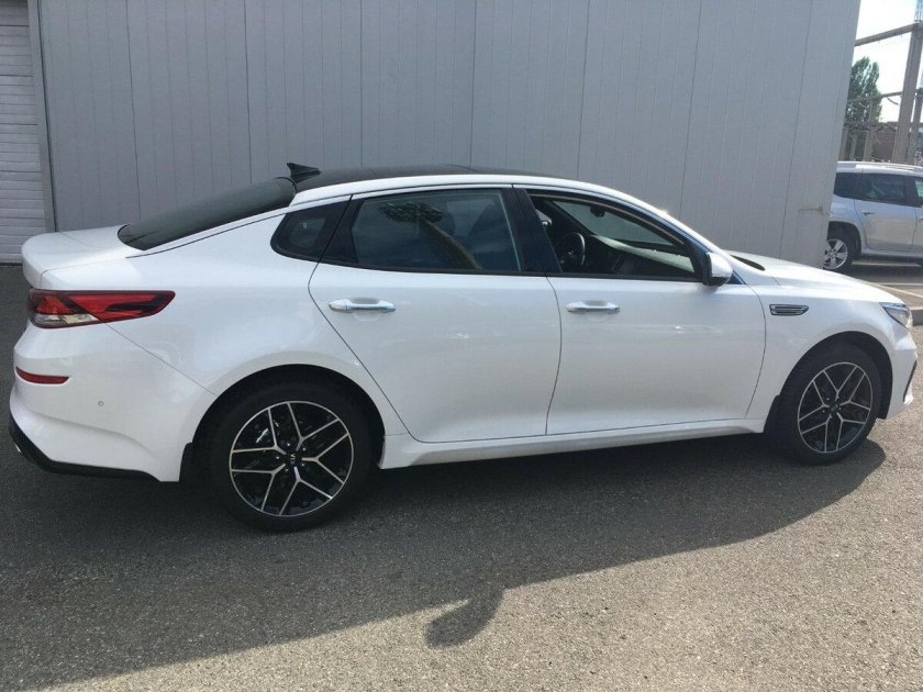 Kia Optima gt line 2018 белая