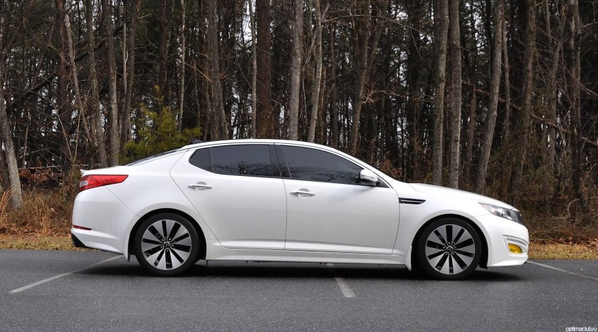 Kia Optima белая