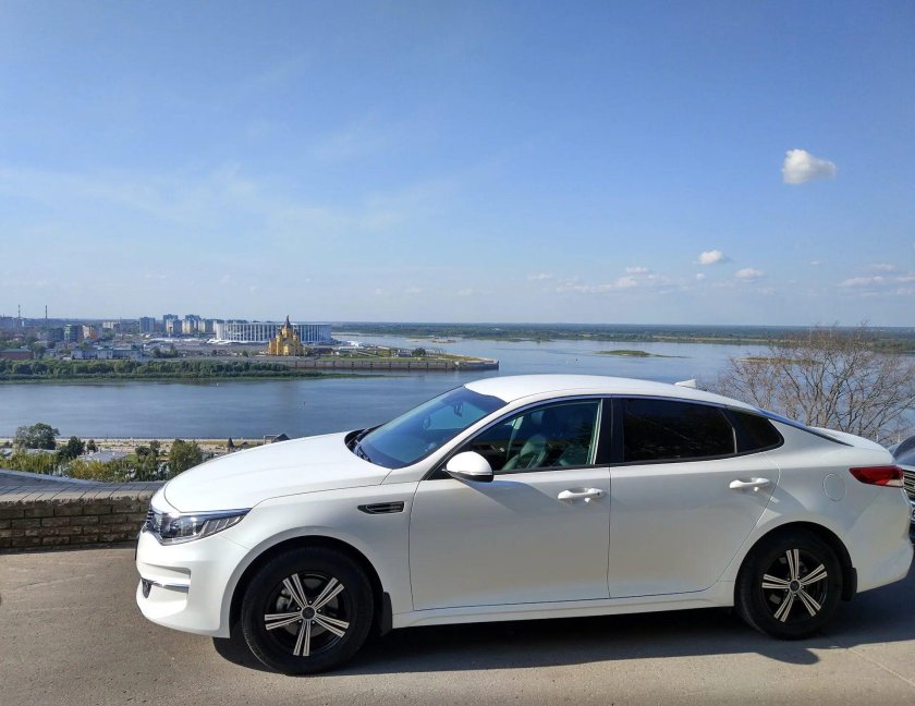Киа Оптима белая
