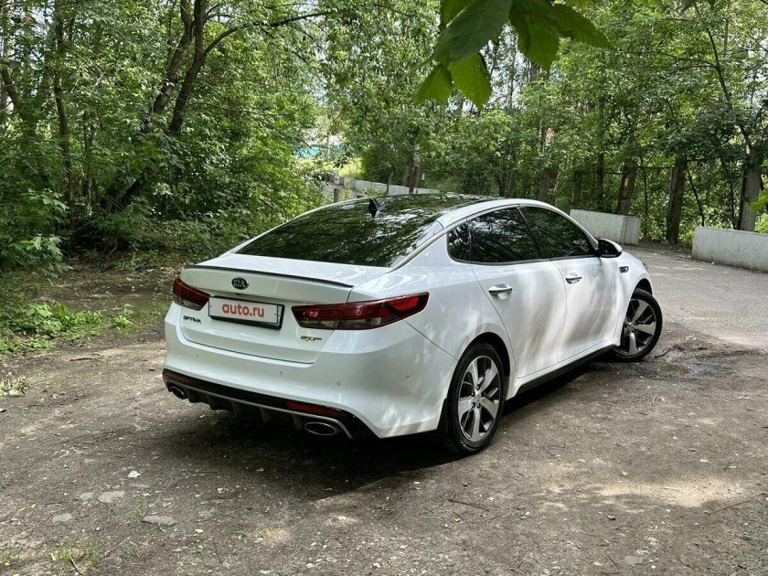 Киа Оптима белая