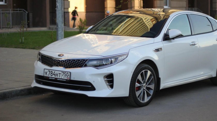 Киа Оптима белая