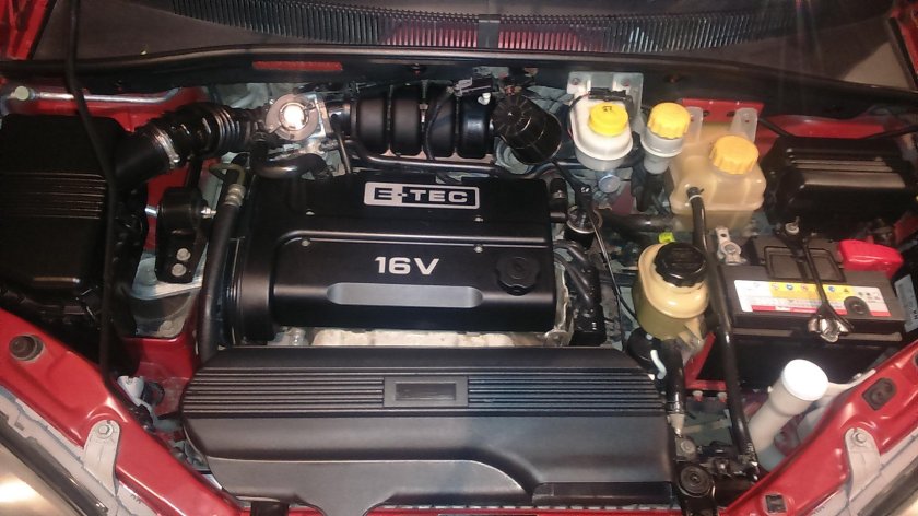 Шевроле Реззо подкапотное пространство