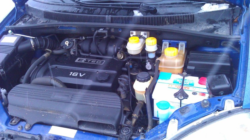 Моторный отсек Шевроле Реззо