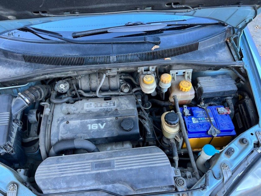 Моторный отсек шевроле реззо