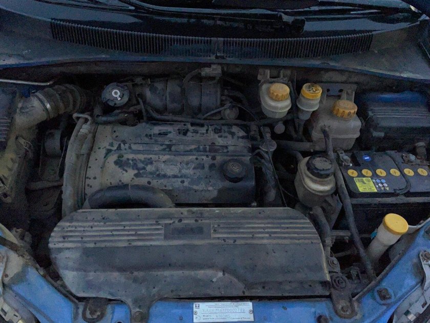 Шевроле реззо подкапотное пространство