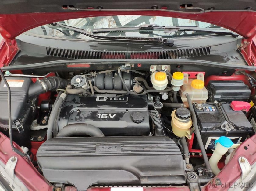 Моторный отсек Шевроле Реззо