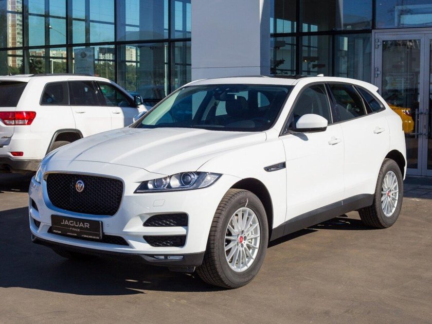 Ягуар f Pace белый