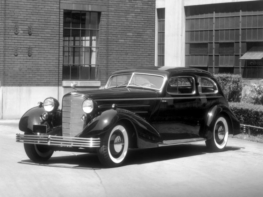 Cadillac v16 1933