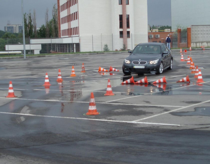 Площадка для вождения автомобиля