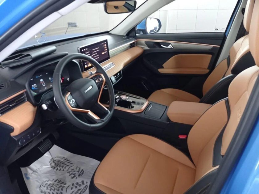Haval Jolion коричневый салон