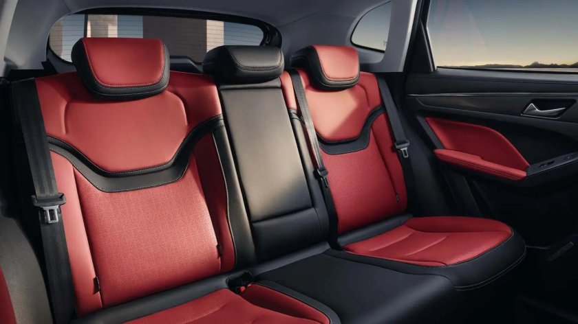 Haval jolion красный салон