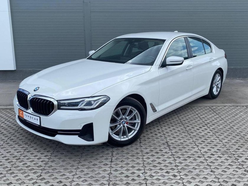 BMW 5 серия белая 2021